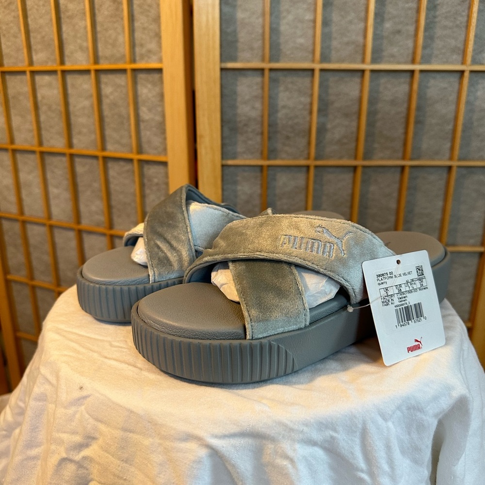 Puma Velvet Platform Slides Sz7.5